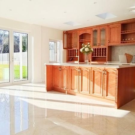 Marigold Villa Harrow Extérieur photo