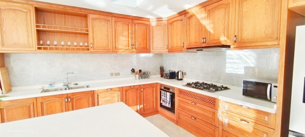 Marigold Villa Harrow Extérieur photo