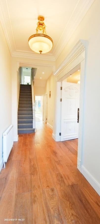 Marigold Villa Harrow Extérieur photo