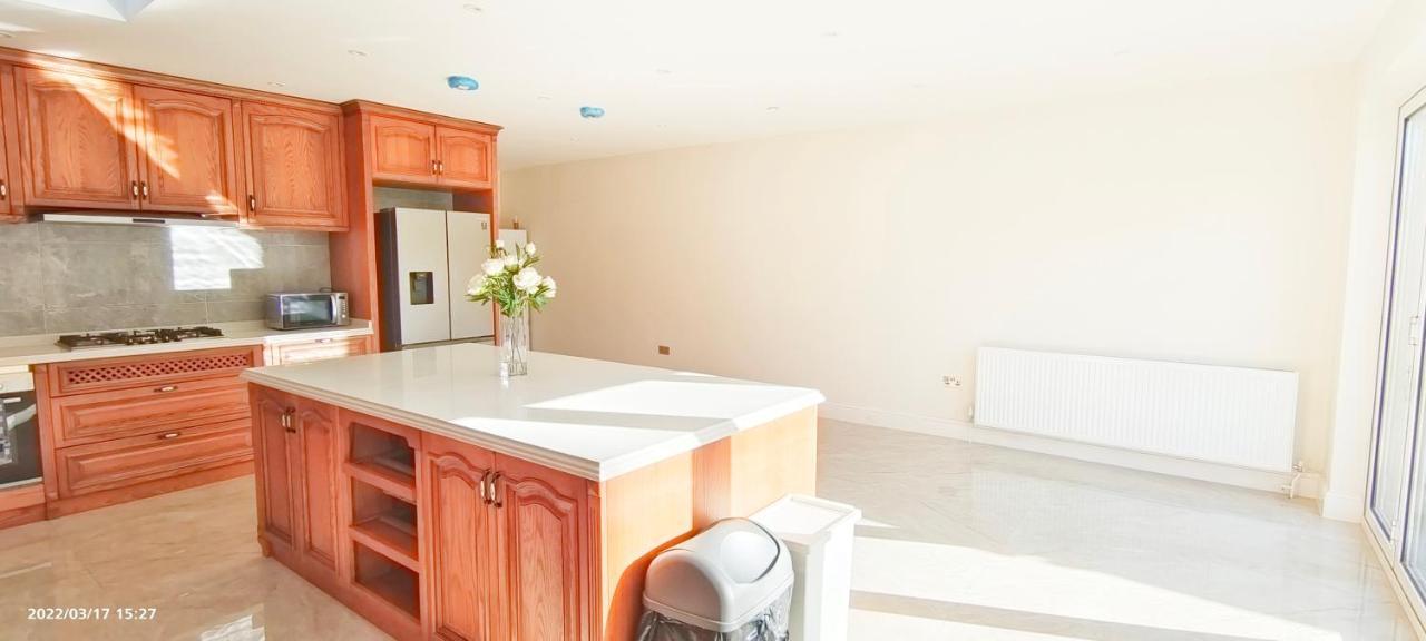 Marigold Villa Harrow Extérieur photo