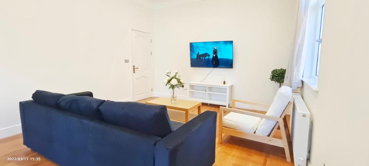 Marigold Villa Harrow Extérieur photo