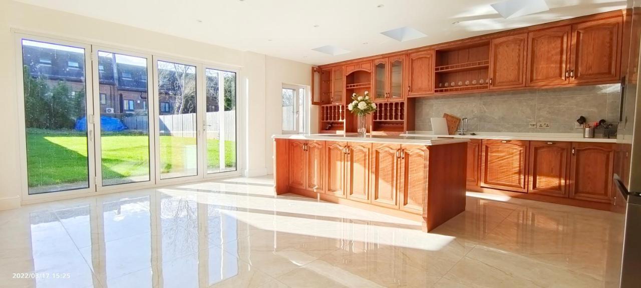 Marigold Villa Harrow Extérieur photo