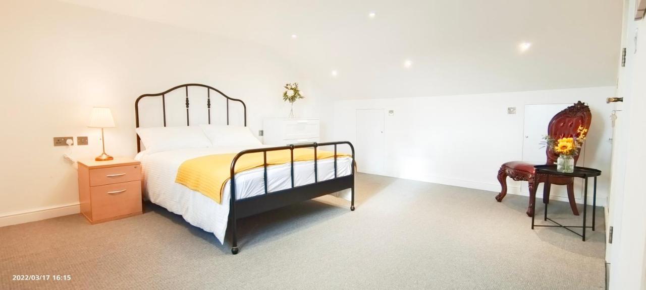Marigold Villa Harrow Extérieur photo