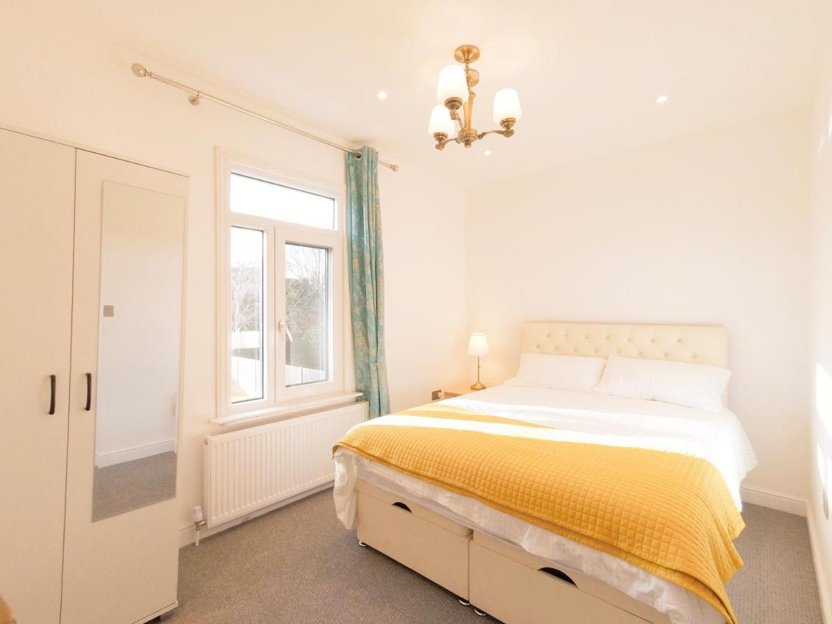 Marigold Villa Harrow Extérieur photo