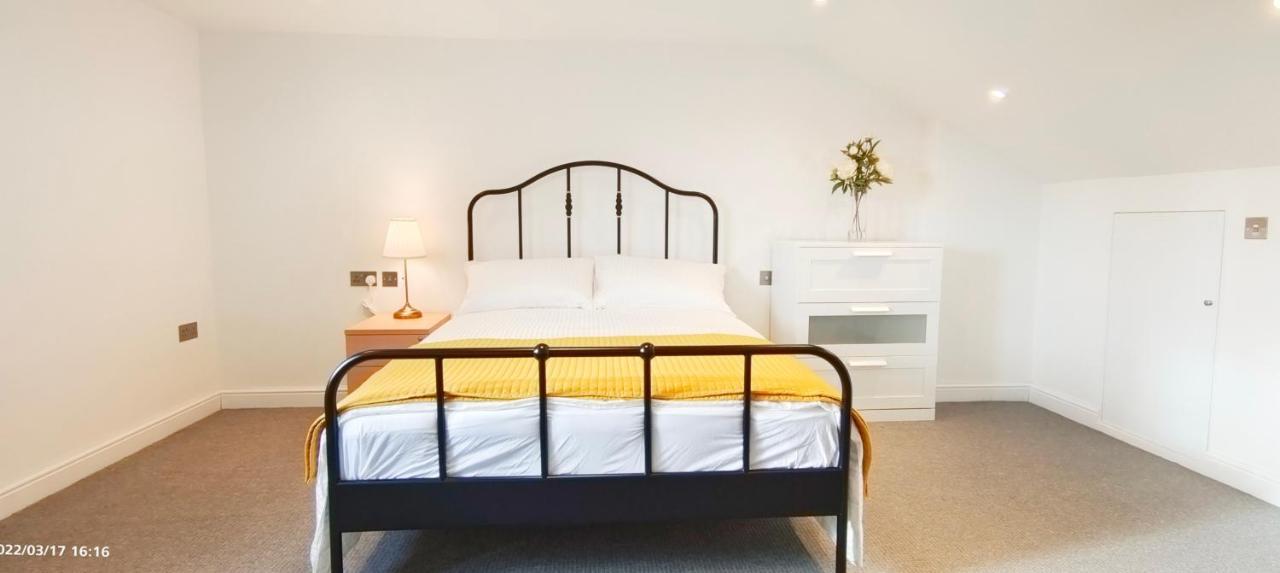 Marigold Villa Harrow Extérieur photo