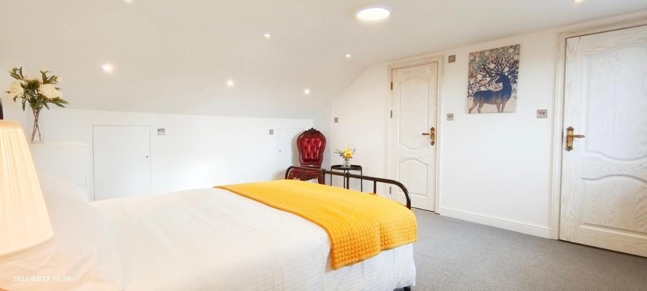Marigold Villa Harrow Extérieur photo