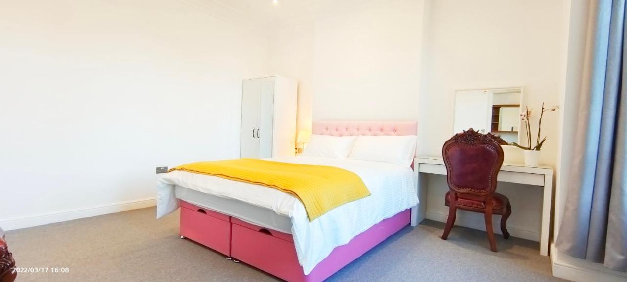 Marigold Villa Harrow Extérieur photo