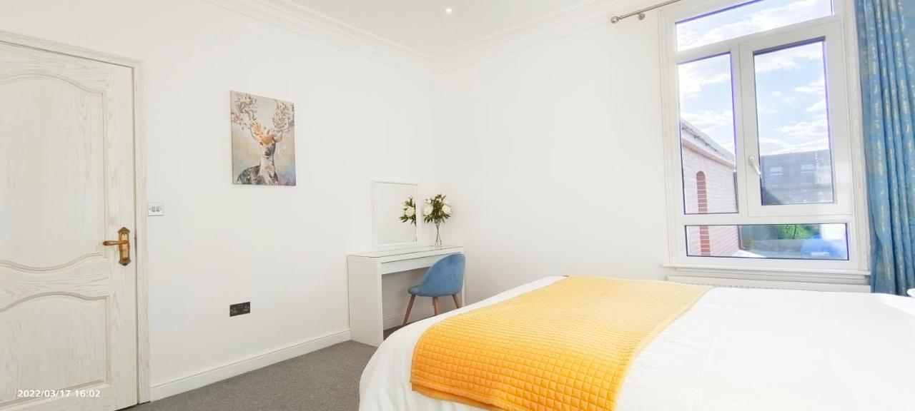 Marigold Villa Harrow Extérieur photo